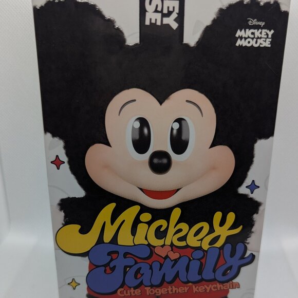 Mickey Family Cute Together Keychain Blind Box - Picture 2 of 5